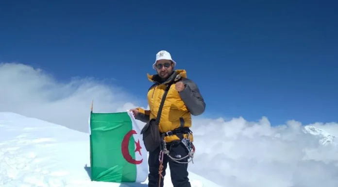 Atteindre le Sommet de l’Everest : Un alpiniste algérien lance le défi