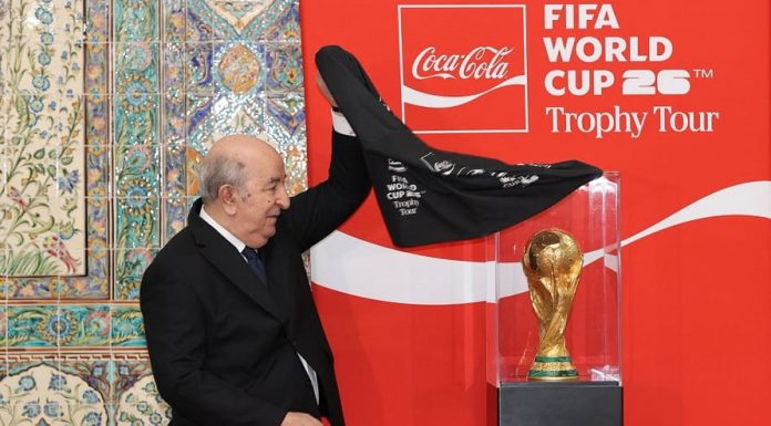 Mondial-2026 : le trophée de la Coupe du monde fait escale à Alger