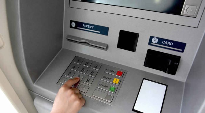Algérie Poste modernise l’interface de ses distributeurs de billets