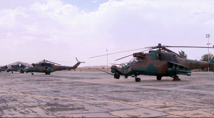 L’Algérie fait don de 4 hélicoptères et des armes au Niger