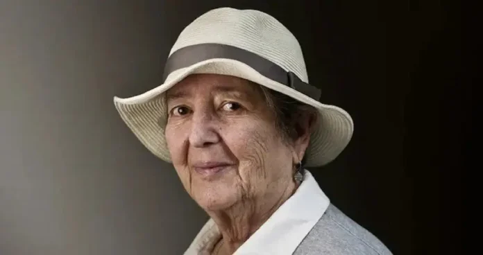 Elaine Mokhtefi